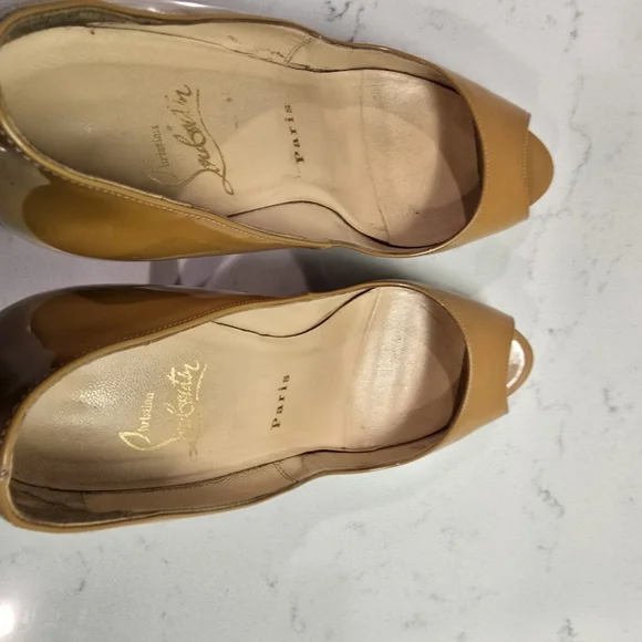 Authentic Christian Louboutin Tan Beige Patent Leather Very Prive Pumps Size 37 - Picture 9 of 11